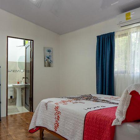 Yellow House Кепос Екстер'єр фото