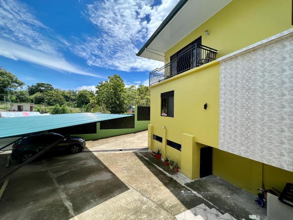 Yellow House Кепос Екстер'єр фото