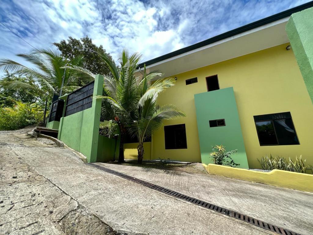 Yellow House Кепос Екстер'єр фото