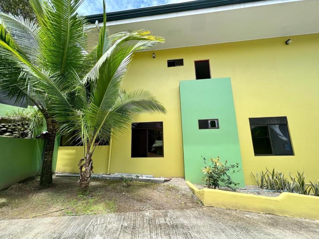 Yellow House Кепос Екстер'єр фото