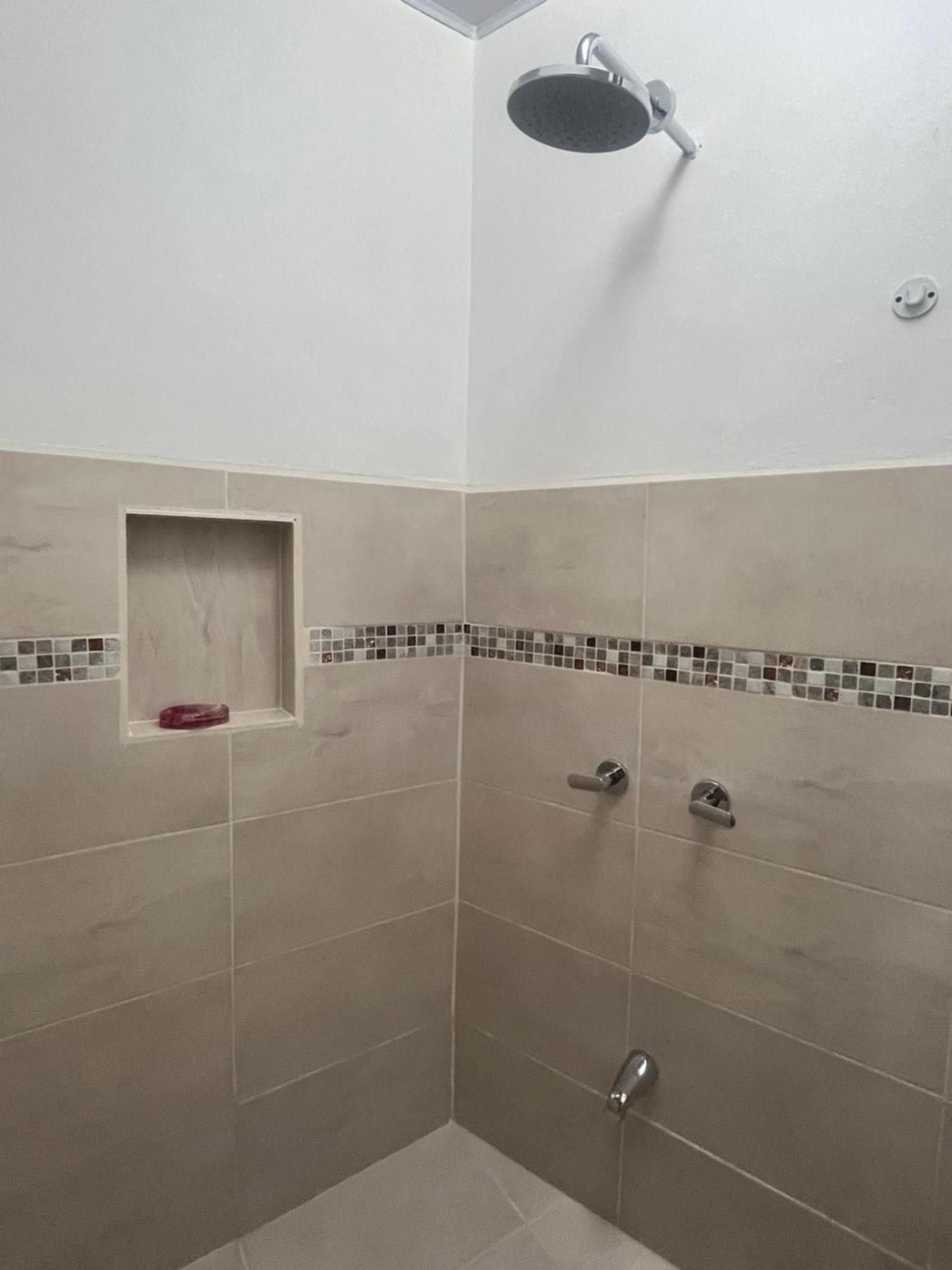 Yellow House Кепос Екстер'єр фото