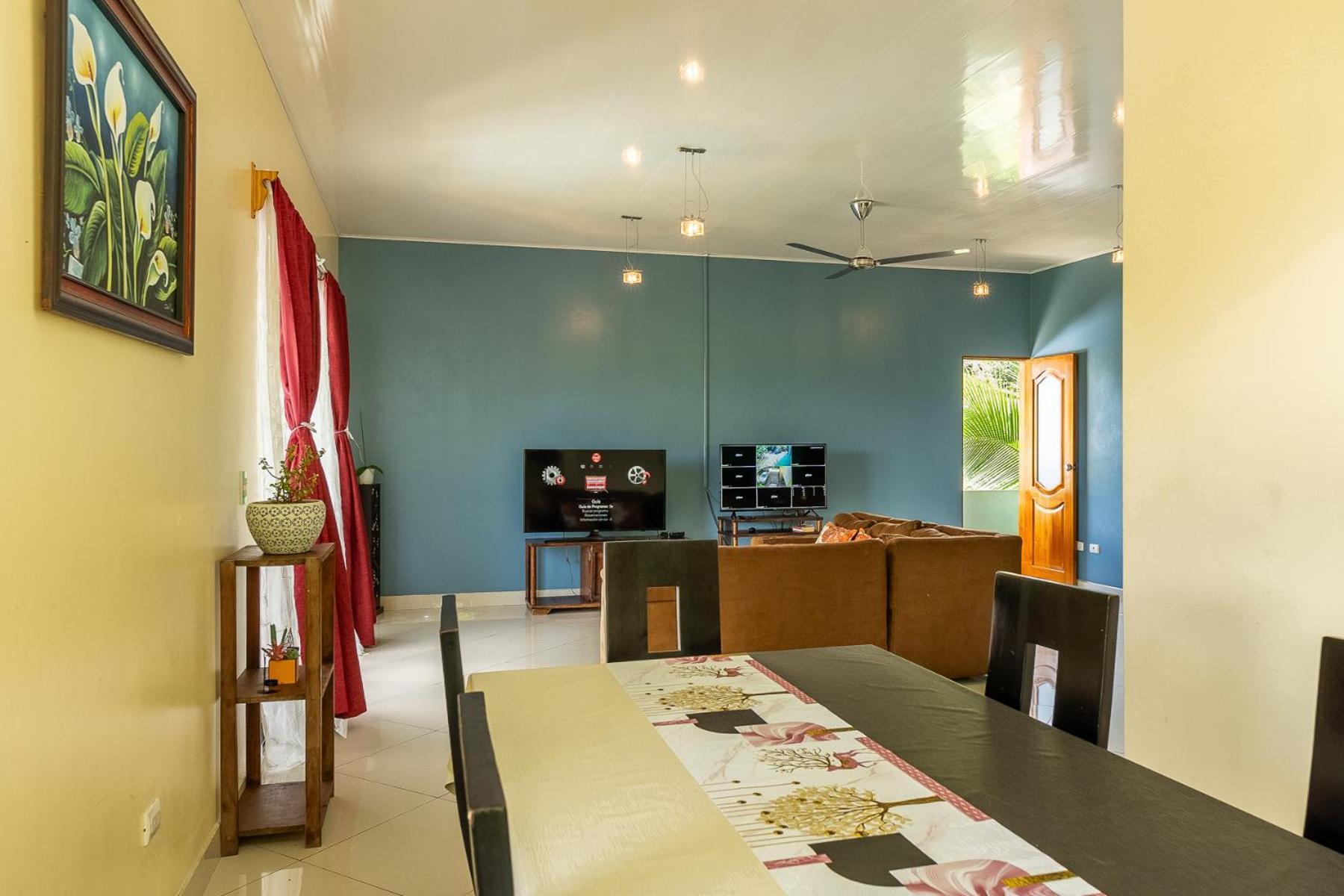 Yellow House Кепос Екстер'єр фото