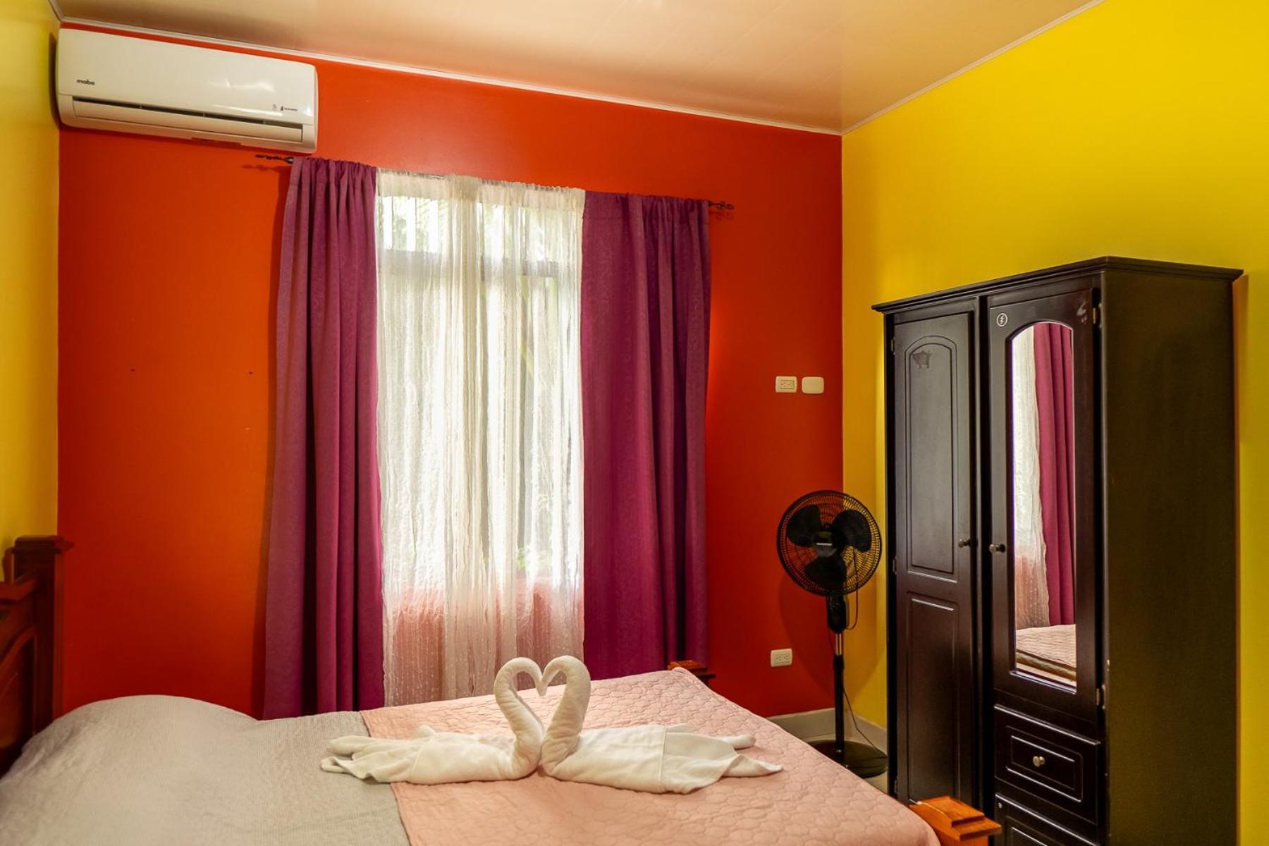 Yellow House Кепос Екстер'єр фото
